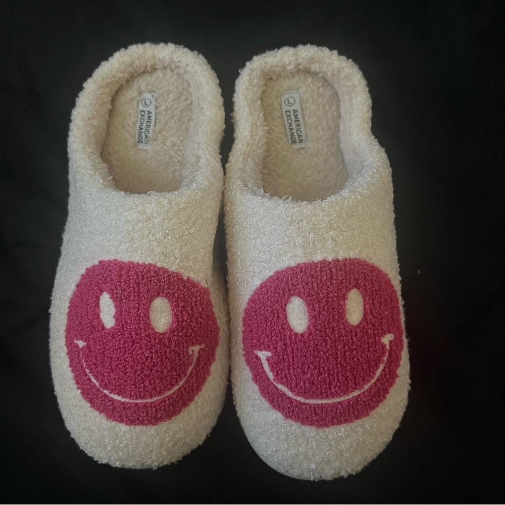 American Exchange Smile Slippers